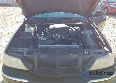 2011 Lincoln Town Car Executive L z USA, uszkodzony, nr VIN 2LNBL8EV7BX754824